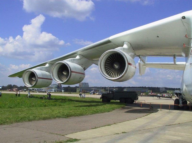 moteur d'un gros avion