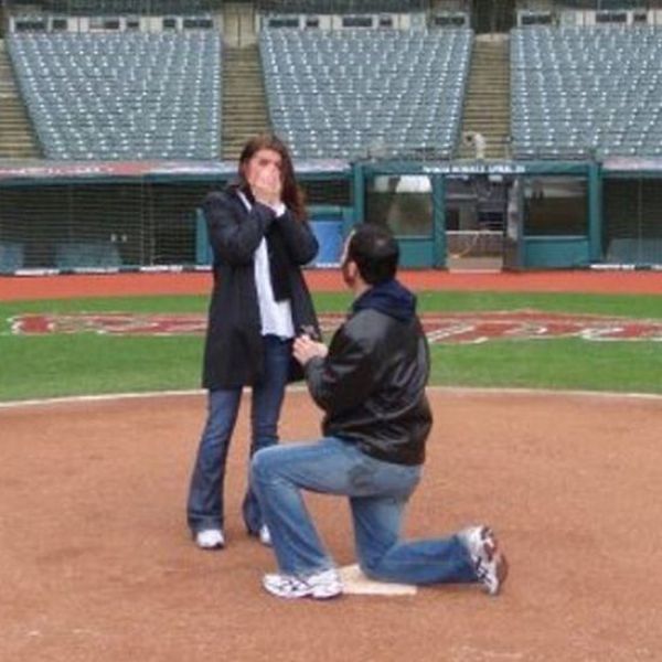 Une demande en mariage avant un match de baseball