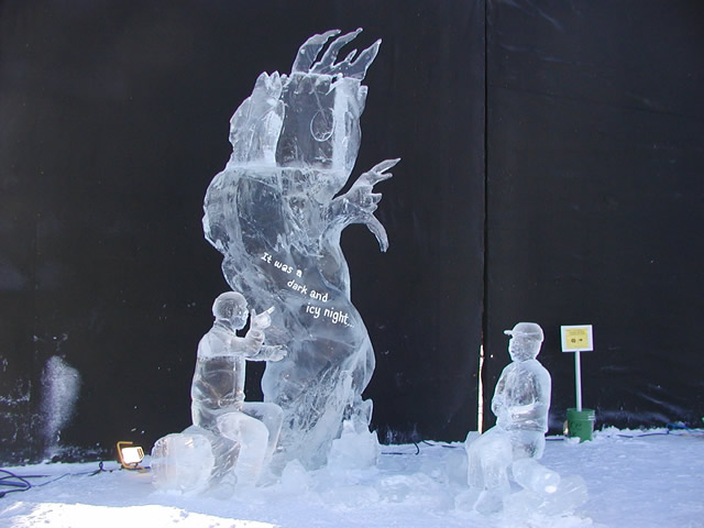 une sculpture de glace